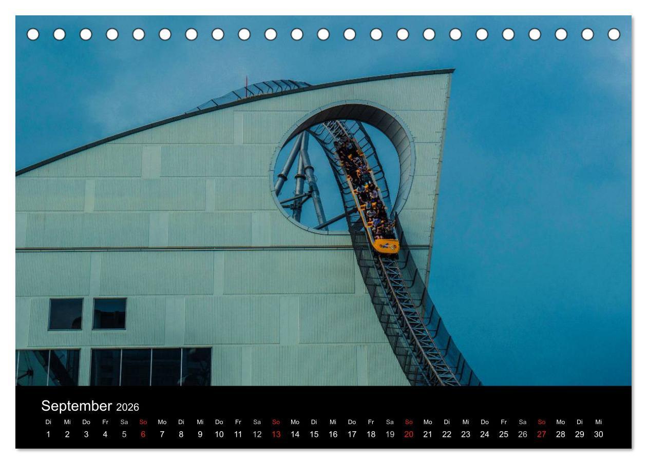 Beispielinhalt (Bild) Made for Fear - Der Achterbahnkalender (Tischkalender 2026 DIN A5 quer), CALVENDO Monatskalender