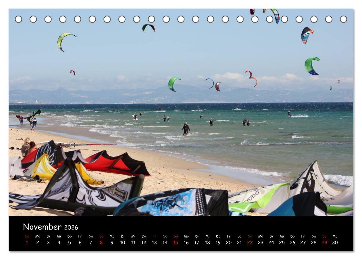 Beispielinhalt (Bild) Kitesurfen - Faszination auf dem Wasser (Tischkalender 2026 DIN A5 quer), CALVENDO Monatskalender