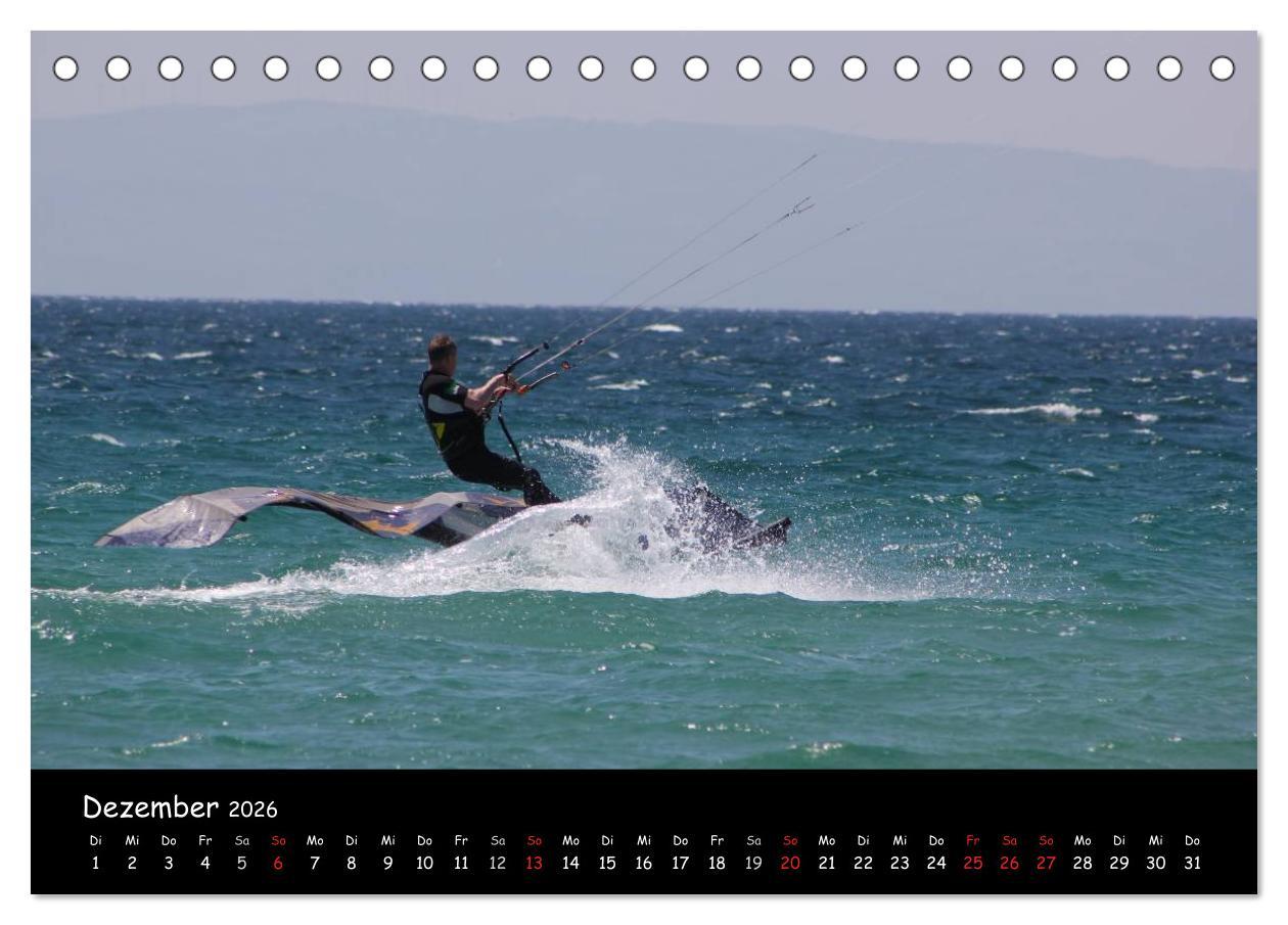 Beispielinhalt (Bild) Kitesurfen - Faszination auf dem Wasser (Tischkalender 2026 DIN A5 quer), CALVENDO Monatskalender