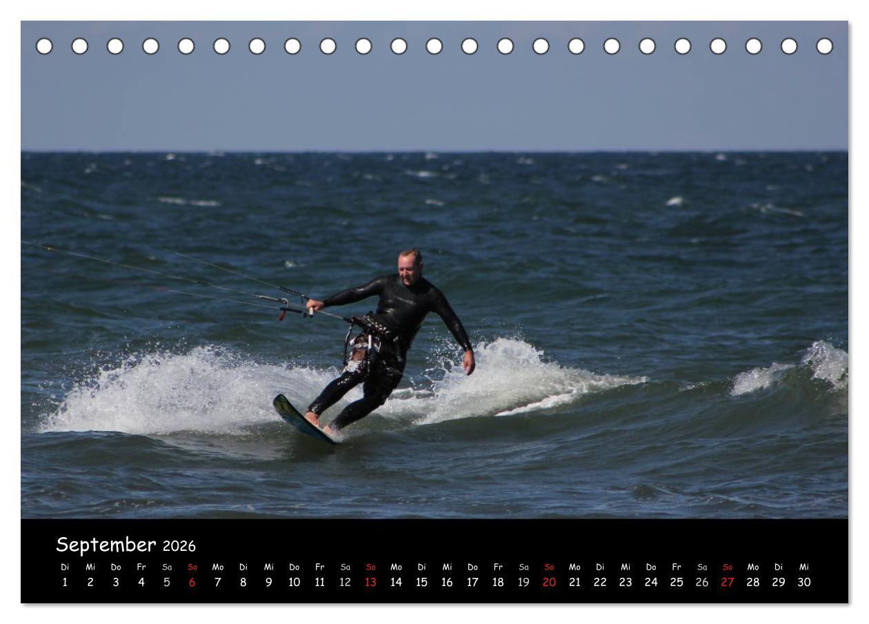 Beispielinhalt (Bild) Kitesurfen - Faszination auf dem Wasser (Tischkalender 2026 DIN A5 quer), CALVENDO Monatskalender