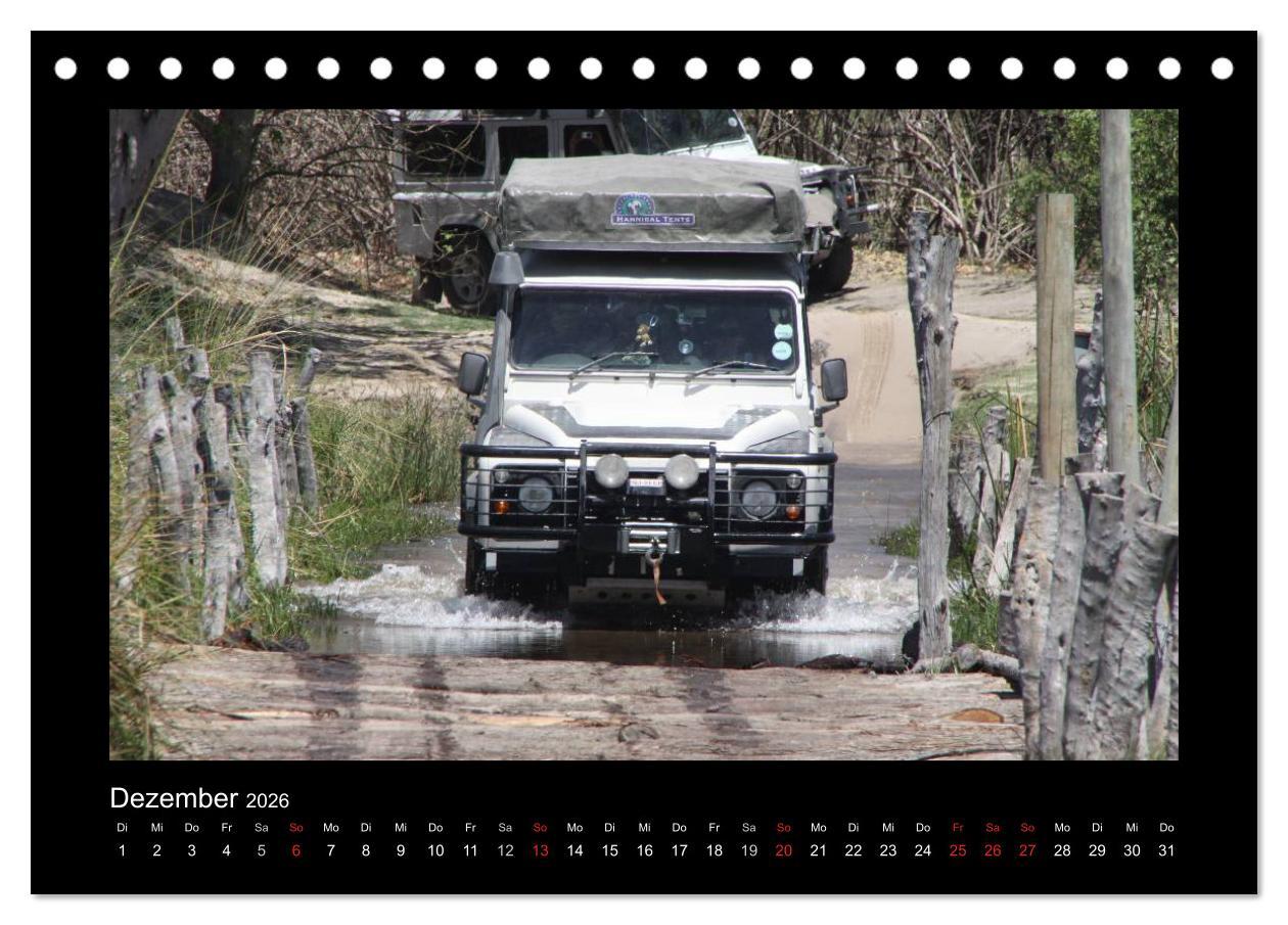 Beispielinhalt (Bild) Land Rover Defender - Unterwegs in Afrika (Tischkalender 2026 DIN A5 quer), CALVENDO Monatskalender