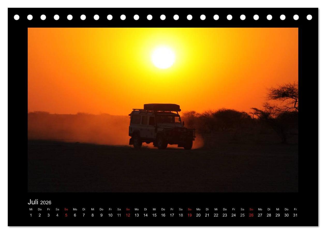Beispielinhalt (Bild) Land Rover Defender - Unterwegs in Afrika (Tischkalender 2026 DIN A5 quer), CALVENDO Monatskalender