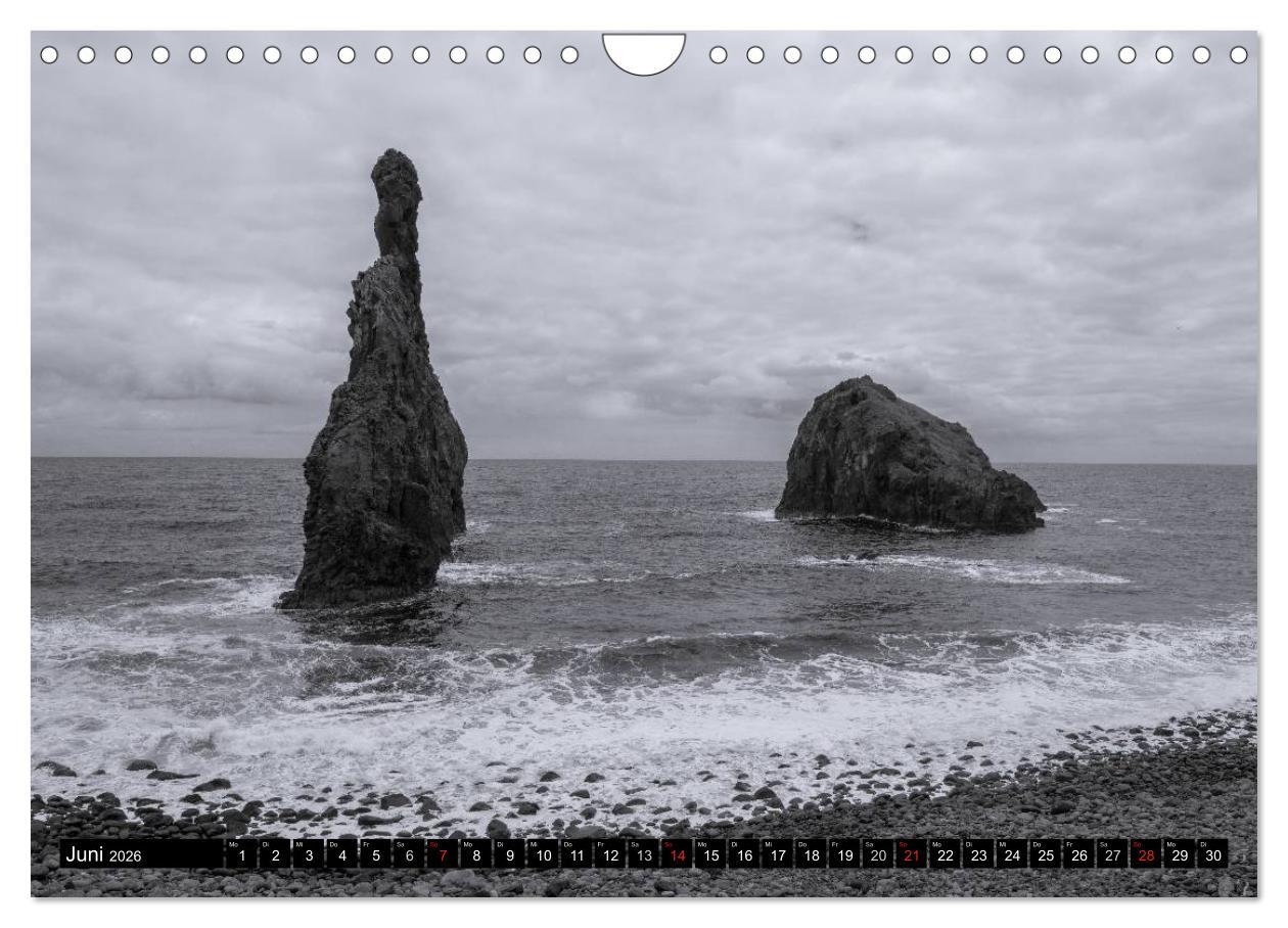 Beispielinhalt (Bild) Stille Momente in Schwarz-Weiss (Wandkalender 2026 DIN A4 quer), CALVENDO Monatskalender