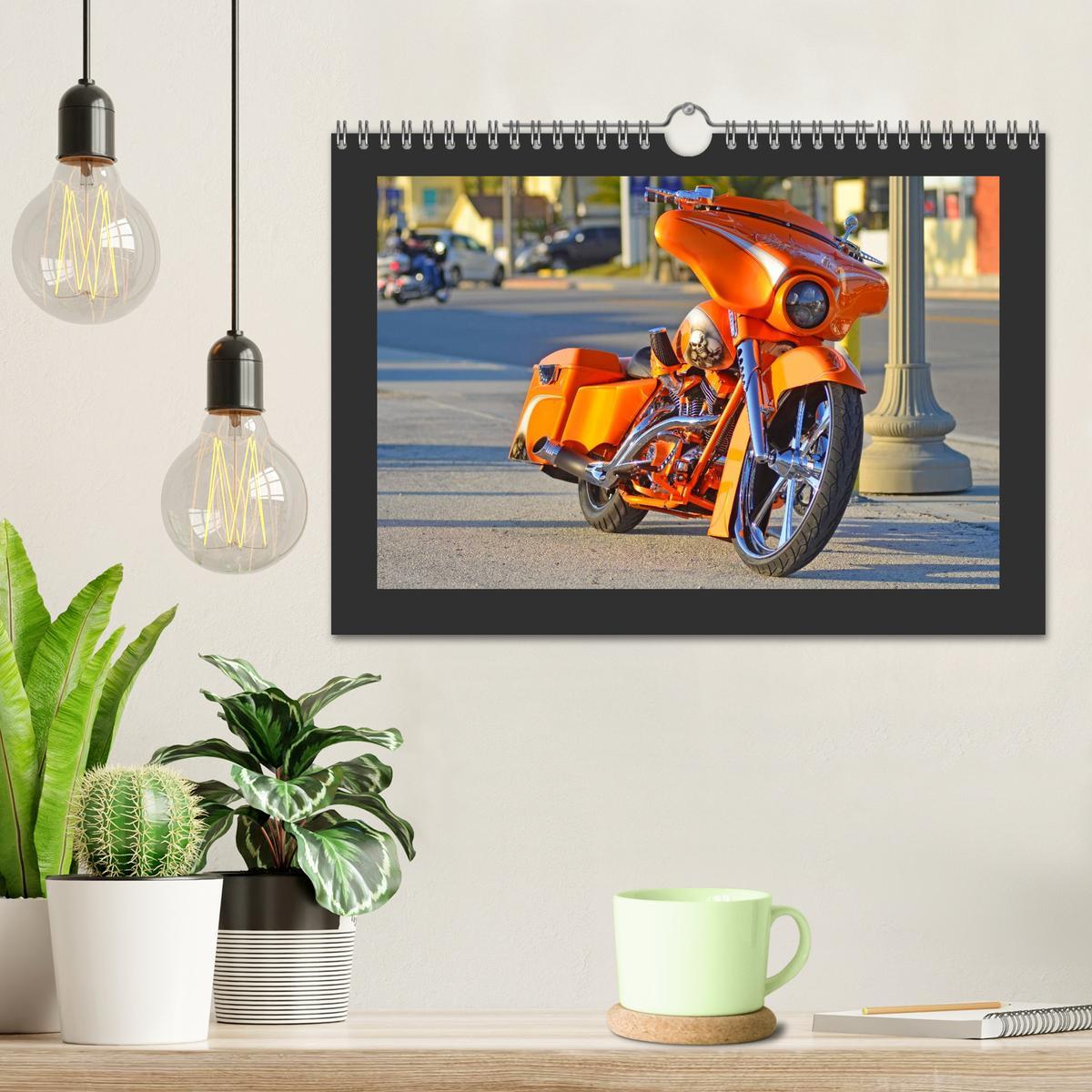 Beispielinhalt (Bild) BEST OF HARLEY-DAVIDSON BAGGER-STYLE (Wandkalender 2026 DIN A4 quer), CALVENDO Monatskalender