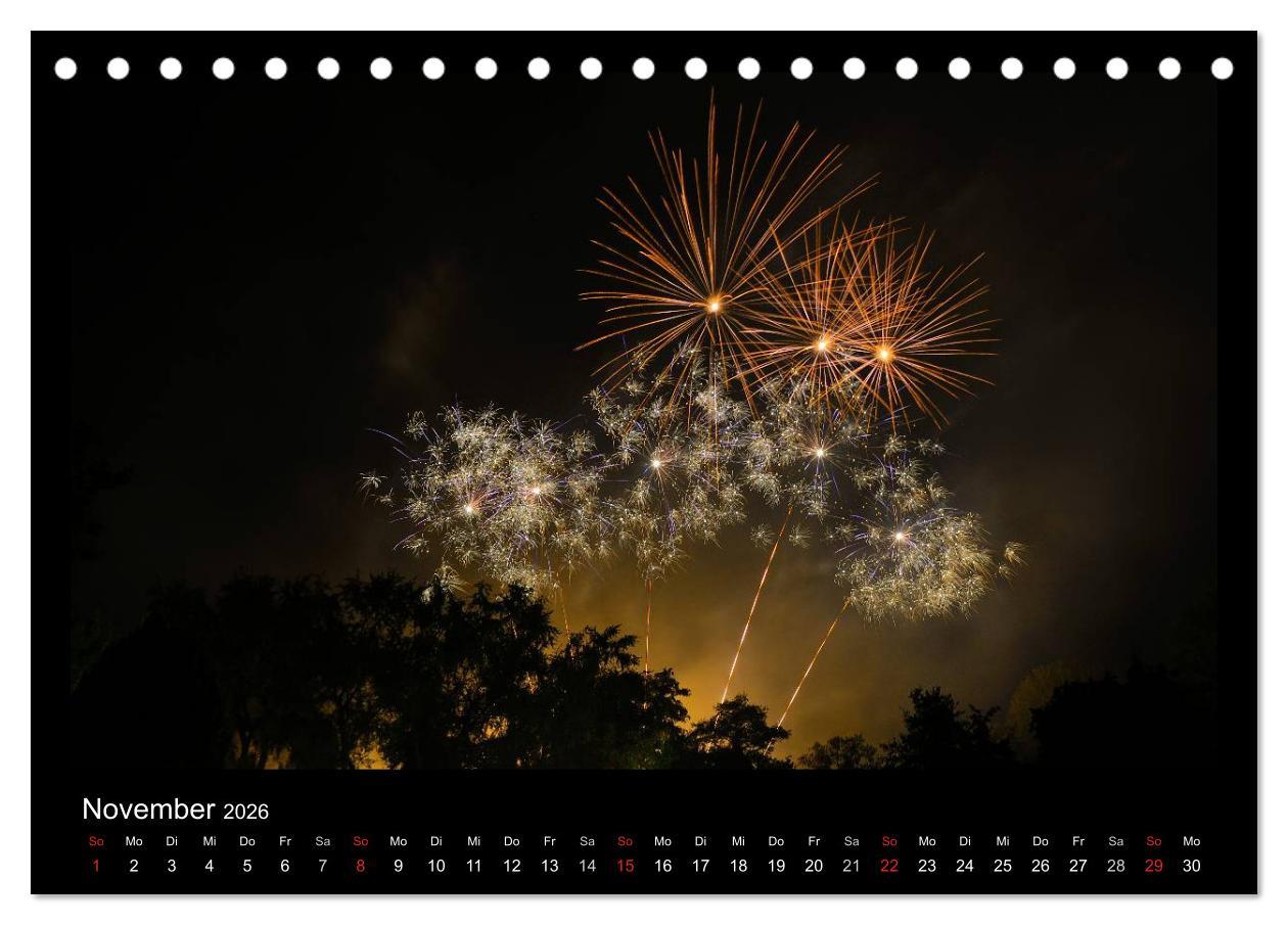 Beispielinhalt (Bild) Feuerwerks - Impressionen (Tischkalender 2026 DIN A5 quer), CALVENDO Monatskalender