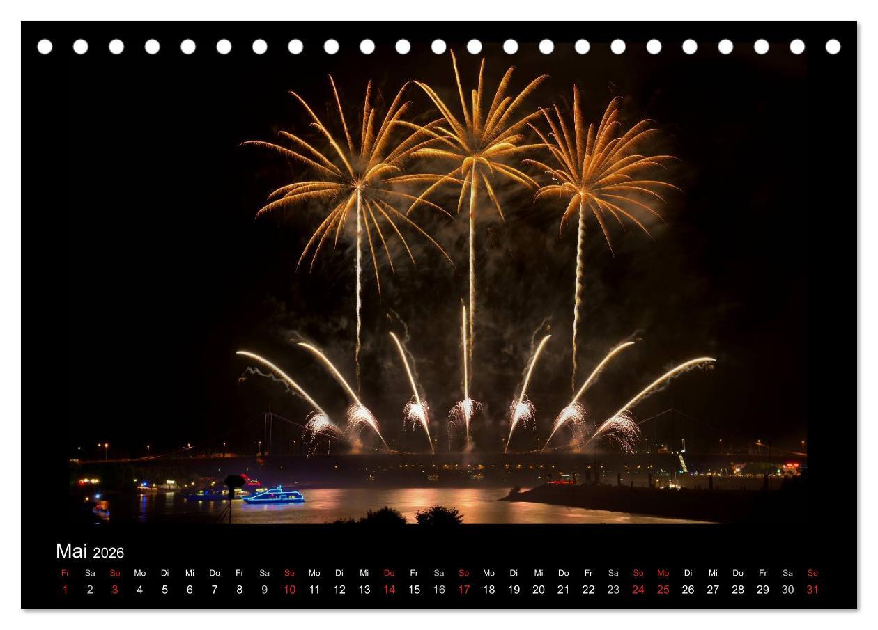 Beispielinhalt (Bild) Feuerwerks - Impressionen (Tischkalender 2026 DIN A5 quer), CALVENDO Monatskalender