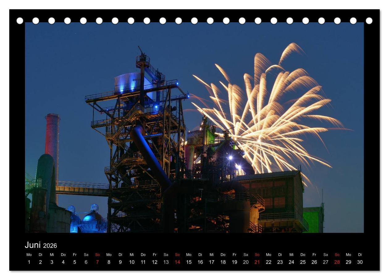 Beispielinhalt (Bild) Feuerwerks - Impressionen (Tischkalender 2026 DIN A5 quer), CALVENDO Monatskalender