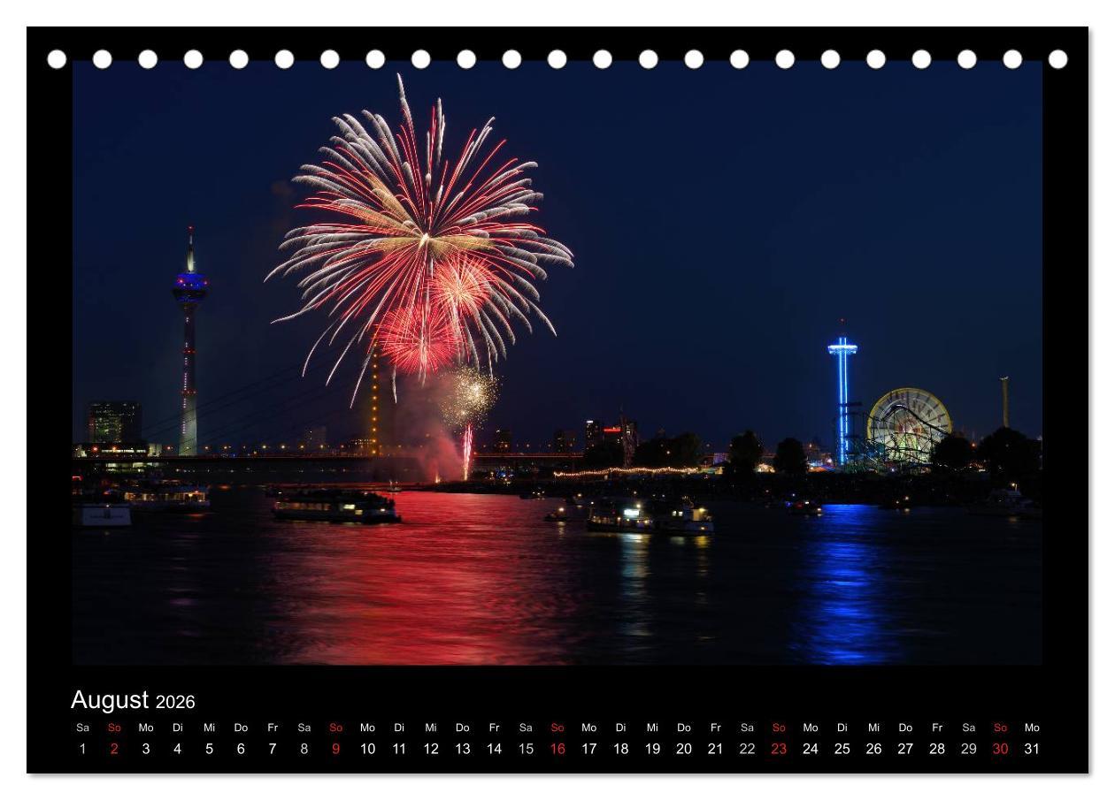 Beispielinhalt (Bild) Feuerwerks - Impressionen (Tischkalender 2026 DIN A5 quer), CALVENDO Monatskalender