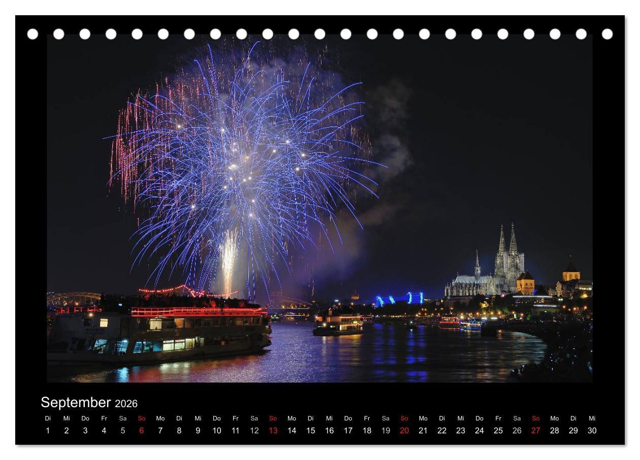 Beispielinhalt (Bild) Feuerwerks - Impressionen (Tischkalender 2026 DIN A5 quer), CALVENDO Monatskalender