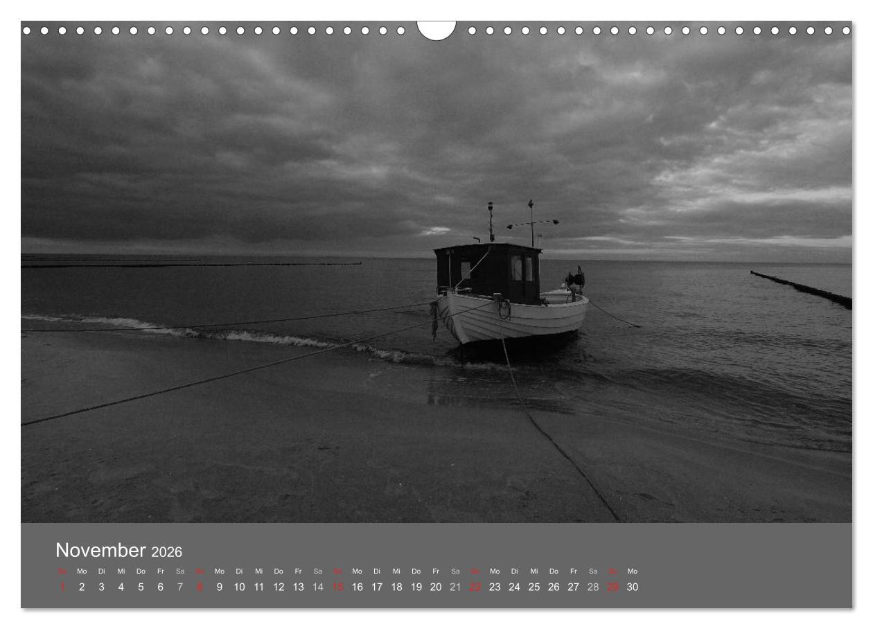 Beispielinhalt (Bild) Ostsee - von schwarz bis weiß (Wandkalender 2026 DIN A3 quer), CALVENDO Monatskalender