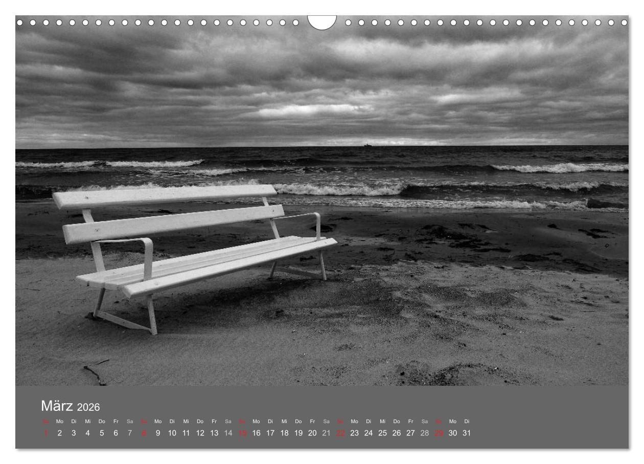 Beispielinhalt (Bild) Ostsee - von schwarz bis weiß (Wandkalender 2026 DIN A3 quer), CALVENDO Monatskalender