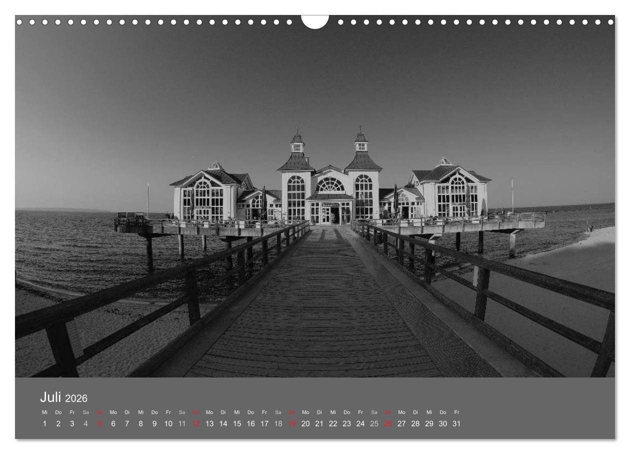 Beispielinhalt (Bild) Ostsee - von schwarz bis weiß (Wandkalender 2026 DIN A3 quer), CALVENDO Monatskalender