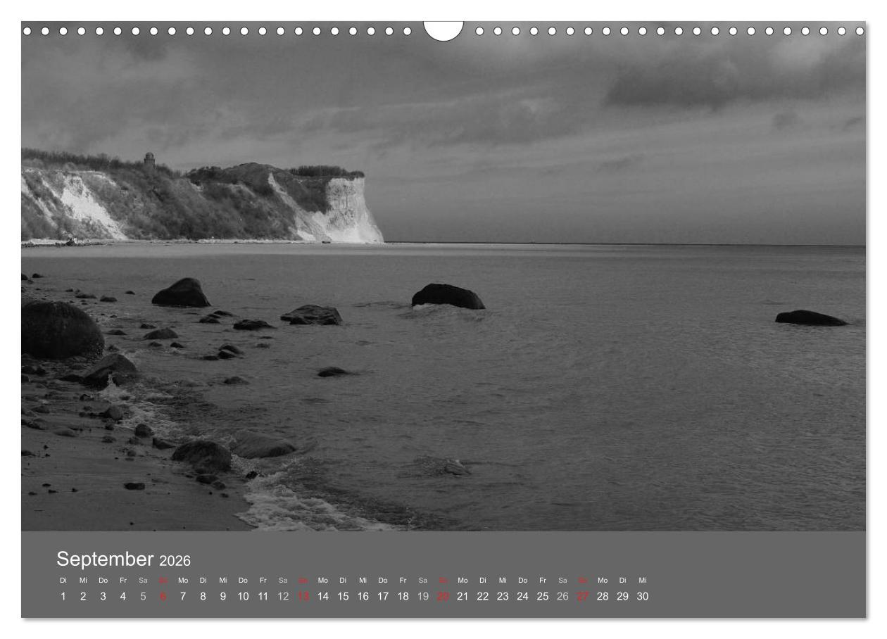 Beispielinhalt (Bild) Ostsee - von schwarz bis weiß (Wandkalender 2026 DIN A3 quer), CALVENDO Monatskalender