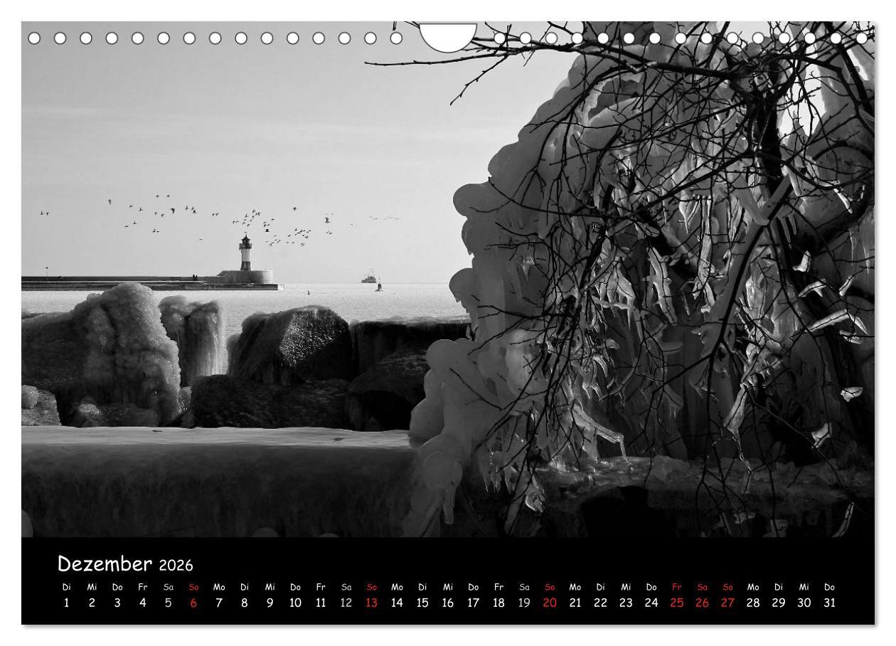 Beispielinhalt (Bild) Rügen in schwarz-weiß (Wandkalender 2026 DIN A4 quer), CALVENDO Monatskalender