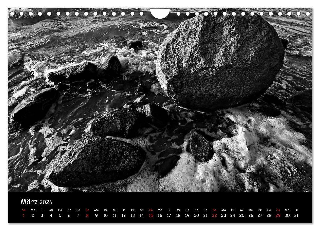 Beispielinhalt (Bild) Rügen in schwarz-weiß (Wandkalender 2026 DIN A4 quer), CALVENDO Monatskalender