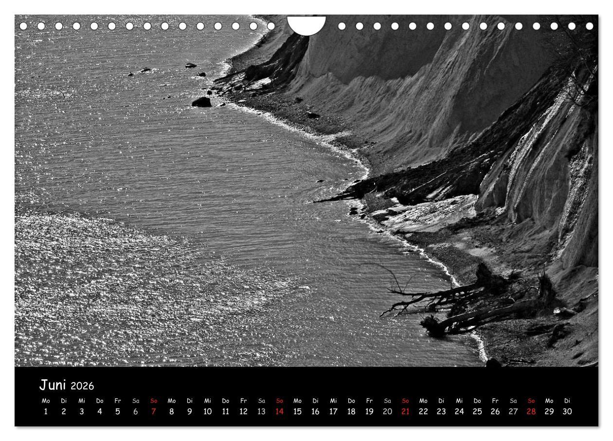 Beispielinhalt (Bild) Rügen in schwarz-weiß (Wandkalender 2026 DIN A4 quer), CALVENDO Monatskalender