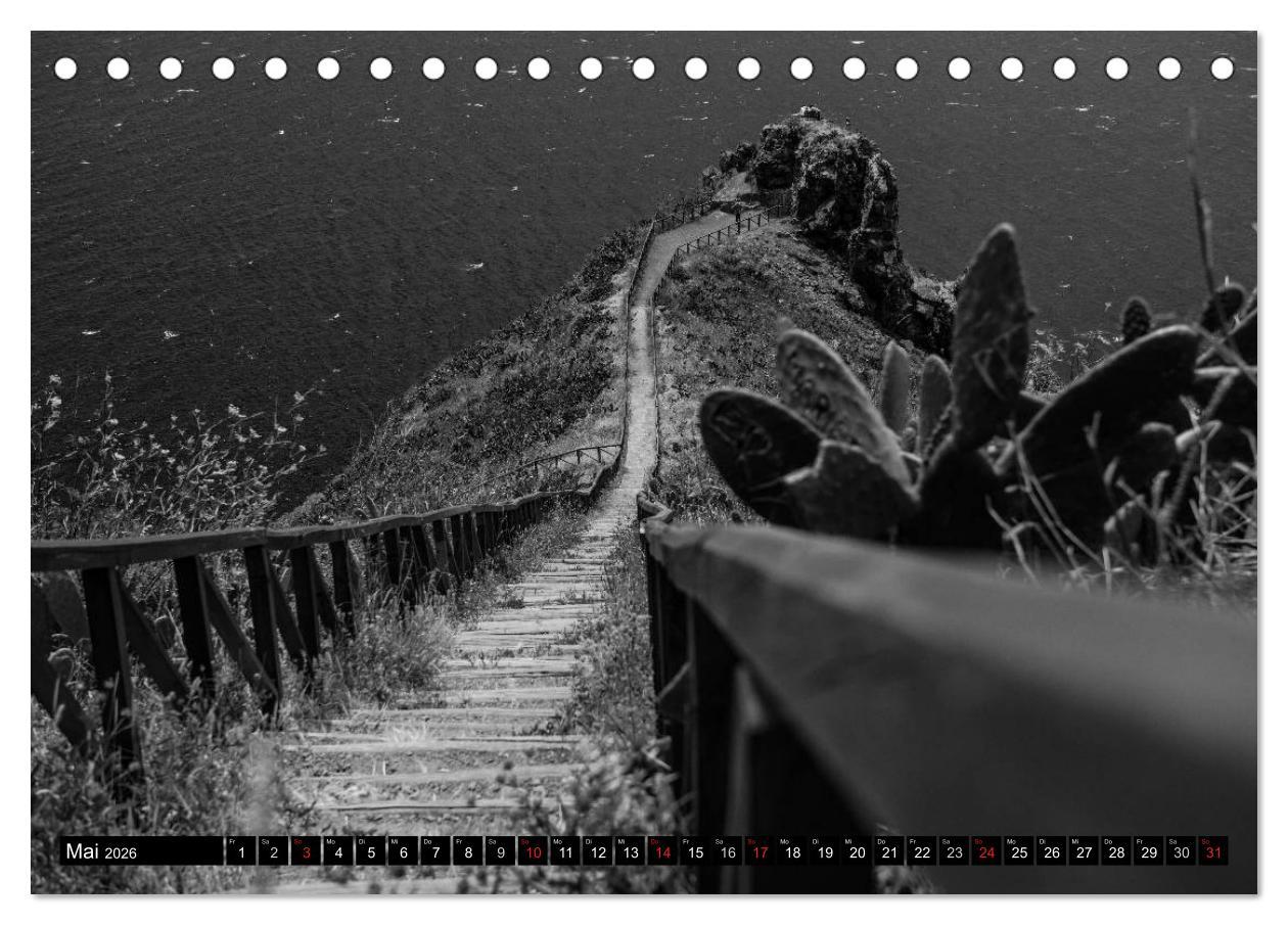 Beispielinhalt (Bild) Stille Momente in Schwarz-Weiss (Tischkalender 2026 DIN A5 quer), CALVENDO Monatskalender
