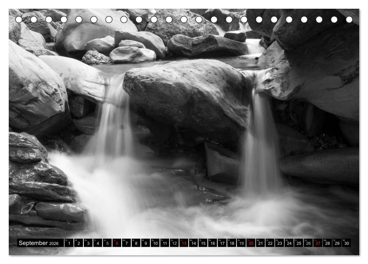 Beispielinhalt (Bild) Stille Momente in Schwarz-Weiss (Tischkalender 2026 DIN A5 quer), CALVENDO Monatskalender