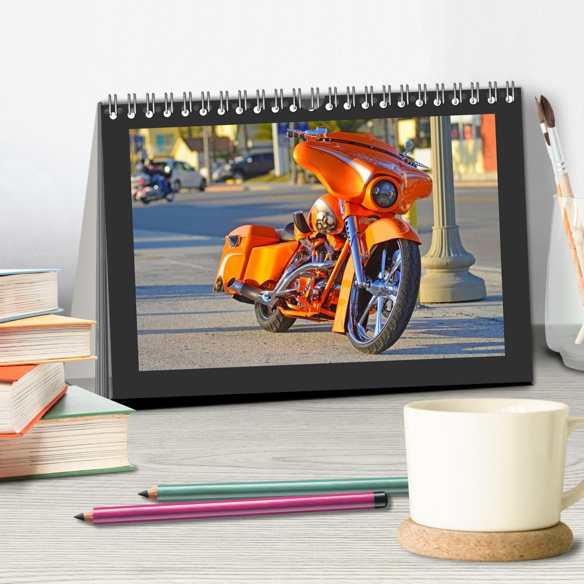 Beispielinhalt (Bild) BEST OF HARLEY-DAVIDSON BAGGER-STYLE (Tischkalender 2026 DIN A5 quer), CALVENDO Monatskalender