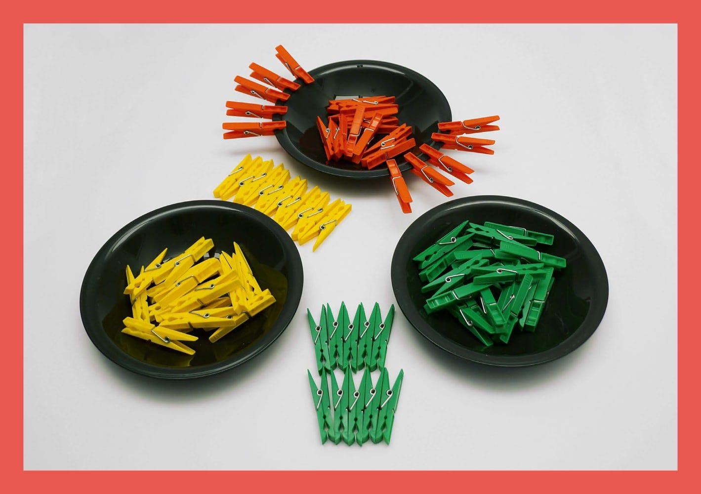 Beispielinhalt (Bild) Mengen, Zahlen, Formen mit Alltagsmaterialien erforschen