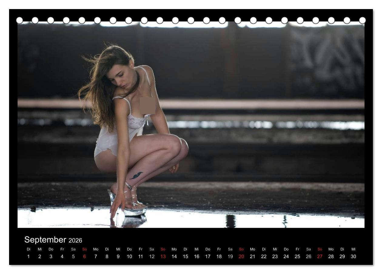 Beispielinhalt (Bild) Outdoor Aktkalender 2026 (Tischkalender 2026 DIN A5 quer), CALVENDO Monatskalender