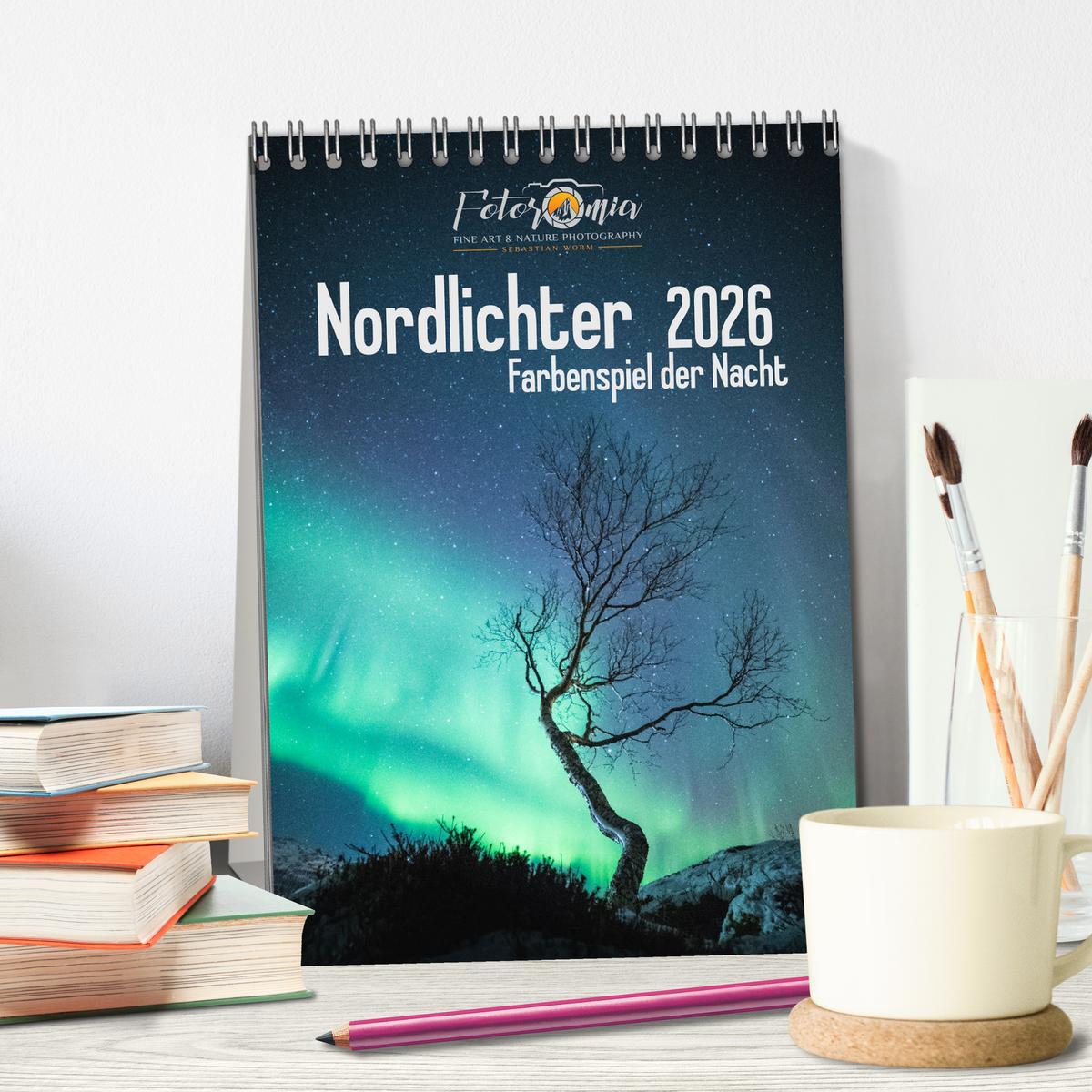 Beispielinhalt (Bild) Nordlichter - Farbenspiel der Nacht (Tischkalender 2026 DIN A5 hoch), CALVENDO Monatskalender