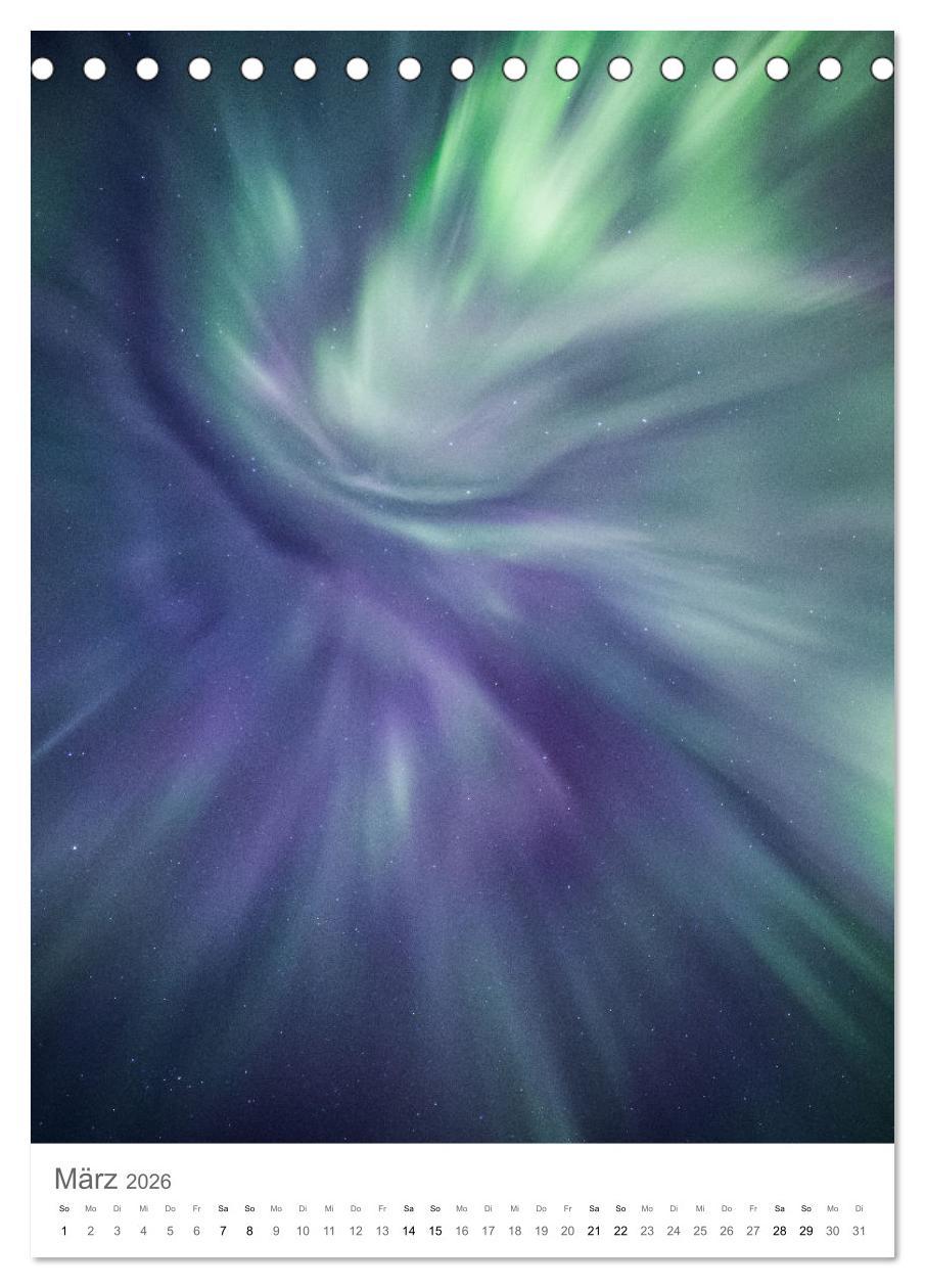 Beispielinhalt (Bild) Nordlichter - Farbenspiel der Nacht (Tischkalender 2026 DIN A5 hoch), CALVENDO Monatskalender