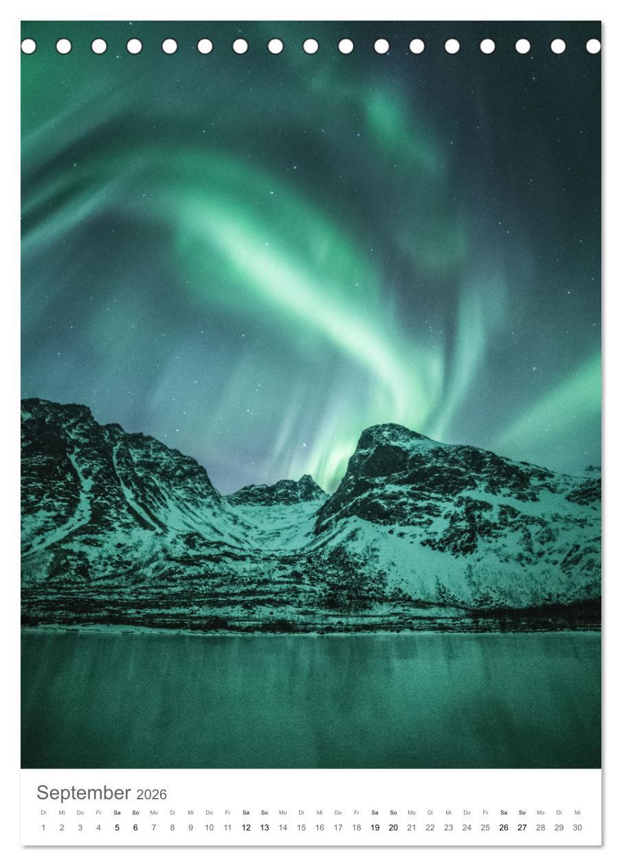 Beispielinhalt (Bild) Nordlichter - Farbenspiel der Nacht (Tischkalender 2026 DIN A5 hoch), CALVENDO Monatskalender