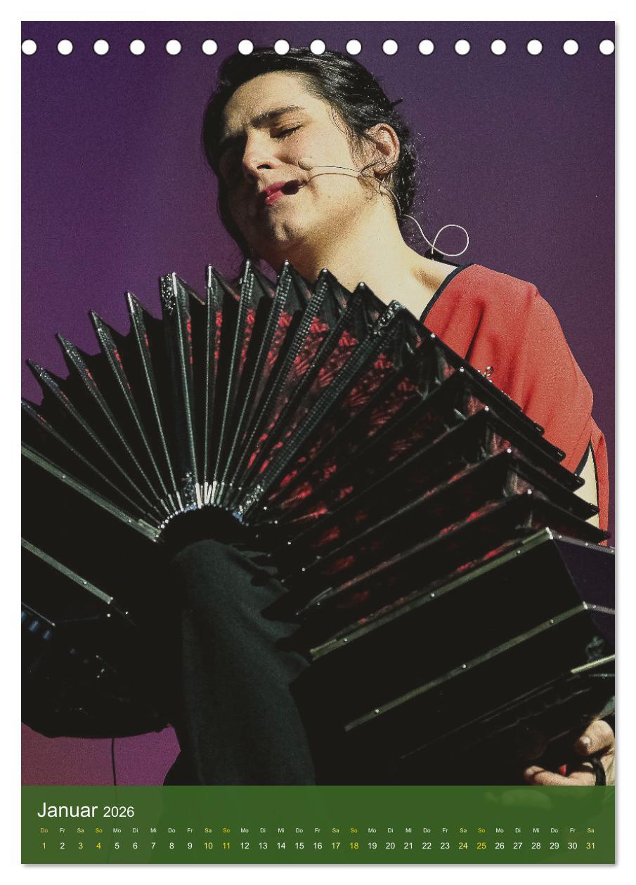 Beispielinhalt (Bild) Women singing and playing Jazz (Tischkalender 2026 DIN A5 hoch), CALVENDO Monatskalender