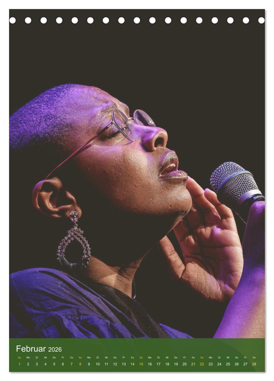 Beispielinhalt (Bild) Women singing and playing Jazz (Tischkalender 2026 DIN A5 hoch), CALVENDO Monatskalender