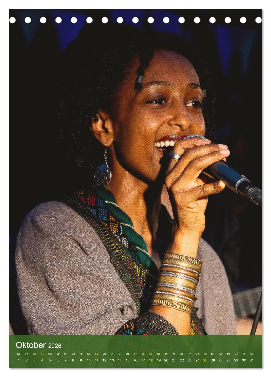 Beispielinhalt (Bild) Women singing and playing Jazz (Tischkalender 2026 DIN A5 hoch), CALVENDO Monatskalender