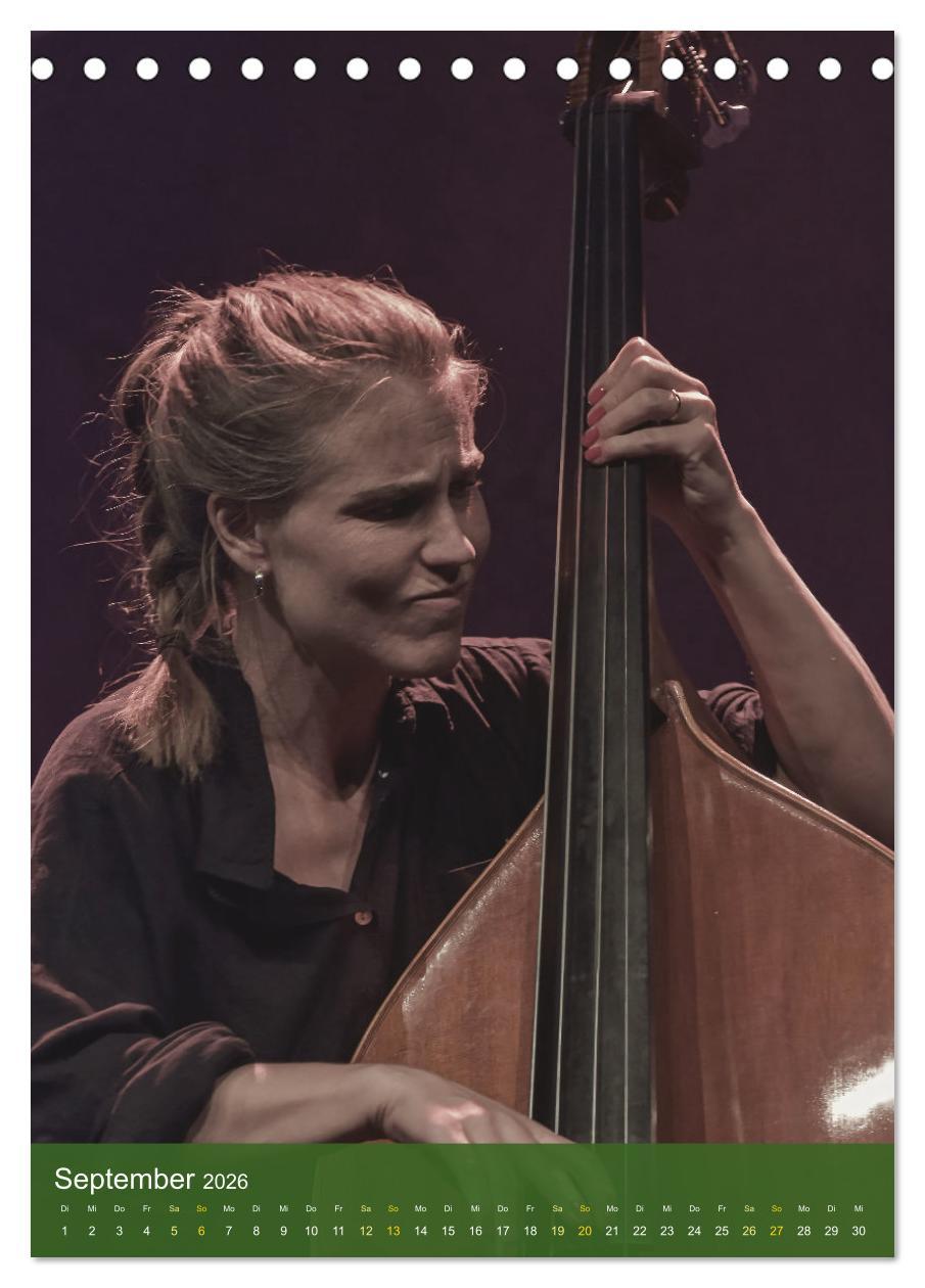 Beispielinhalt (Bild) Women singing and playing Jazz (Tischkalender 2026 DIN A5 hoch), CALVENDO Monatskalender
