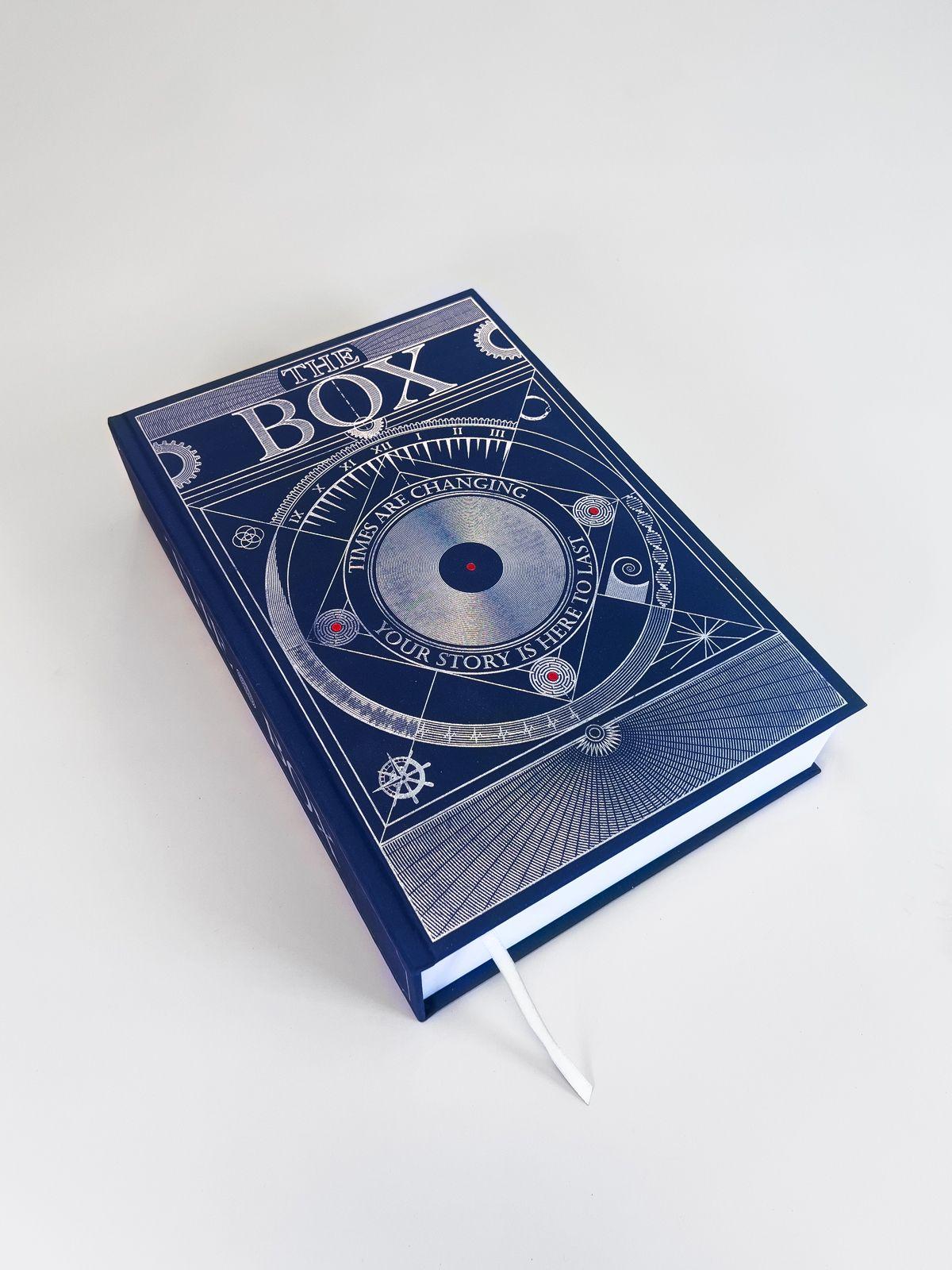 Vorderes Coverbild THE BOX - Buchbox THE BOOK