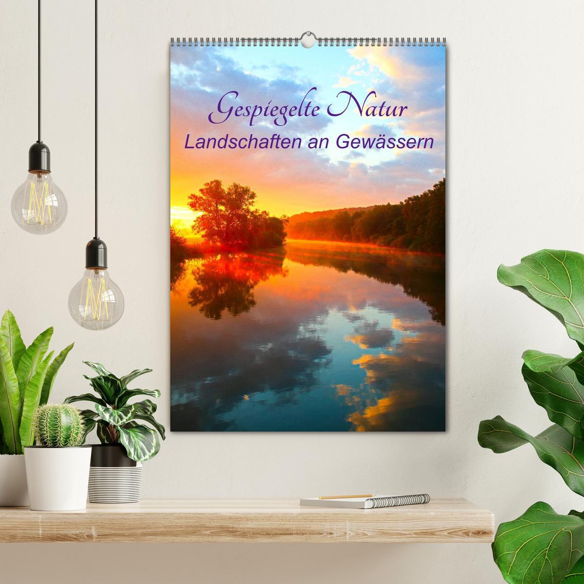 Beispielinhalt (Bild) Gespiegelte Natur (Wandkalender 2026 DIN A2 hoch), CALVENDO Monatskalender