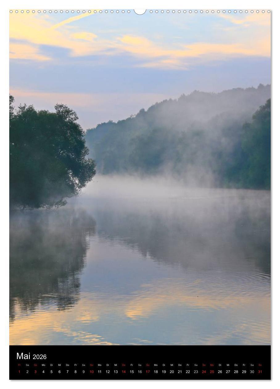 Beispielinhalt (Bild) Gespiegelte Natur (Wandkalender 2026 DIN A2 hoch), CALVENDO Monatskalender