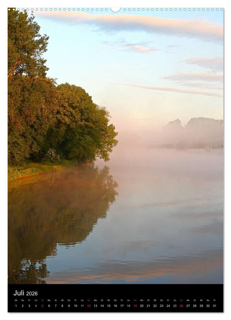 Beispielinhalt (Bild) Gespiegelte Natur (Wandkalender 2026 DIN A2 hoch), CALVENDO Monatskalender