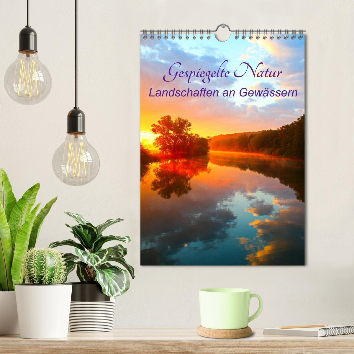 Beispielinhalt (Bild) Gespiegelte Natur (Wandkalender 2026 DIN A4 hoch), CALVENDO Monatskalender