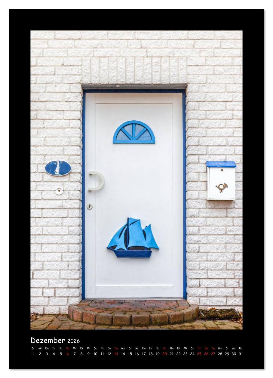 Beispielinhalt (Bild) Türen - Meisterwerke aus Fischland, Darß und Zingst (Wandkalender 2026 DIN A3 hoch), CALVENDO Monatskalender