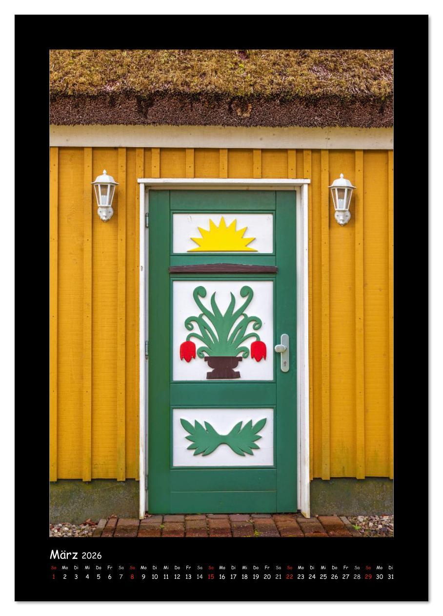 Beispielinhalt (Bild) Türen - Meisterwerke aus Fischland, Darß und Zingst (Wandkalender 2026 DIN A3 hoch), CALVENDO Monatskalender