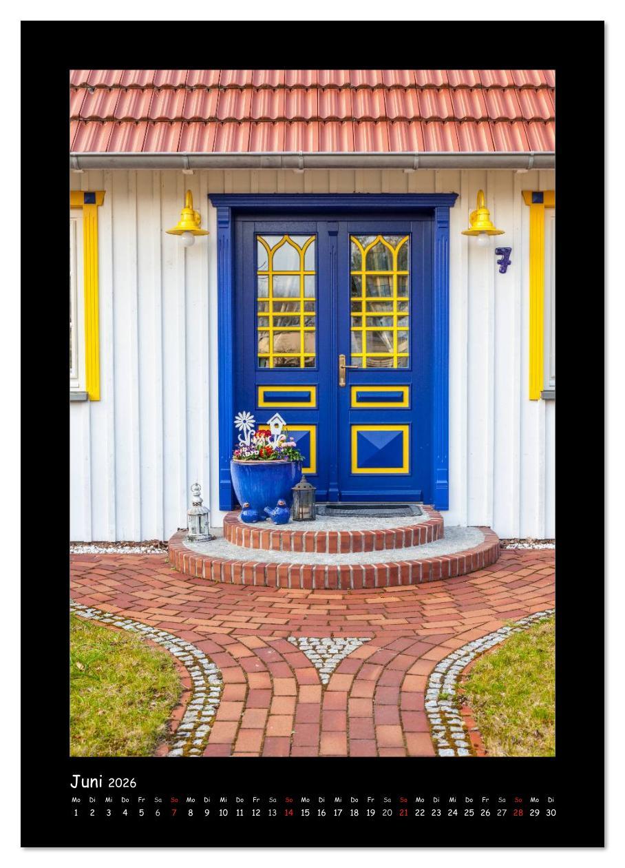 Beispielinhalt (Bild) Türen - Meisterwerke aus Fischland, Darß und Zingst (Wandkalender 2026 DIN A3 hoch), CALVENDO Monatskalender