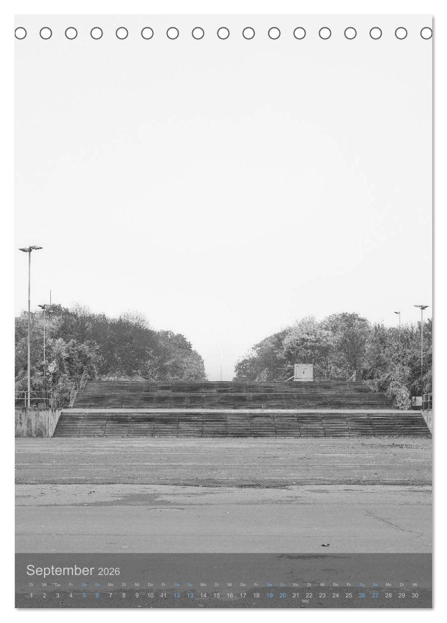 Beispielinhalt (Bild) LEIPZIG - Momente der Stadt (Tischkalender 2026 DIN A5 hoch), CALVENDO Monatskalender