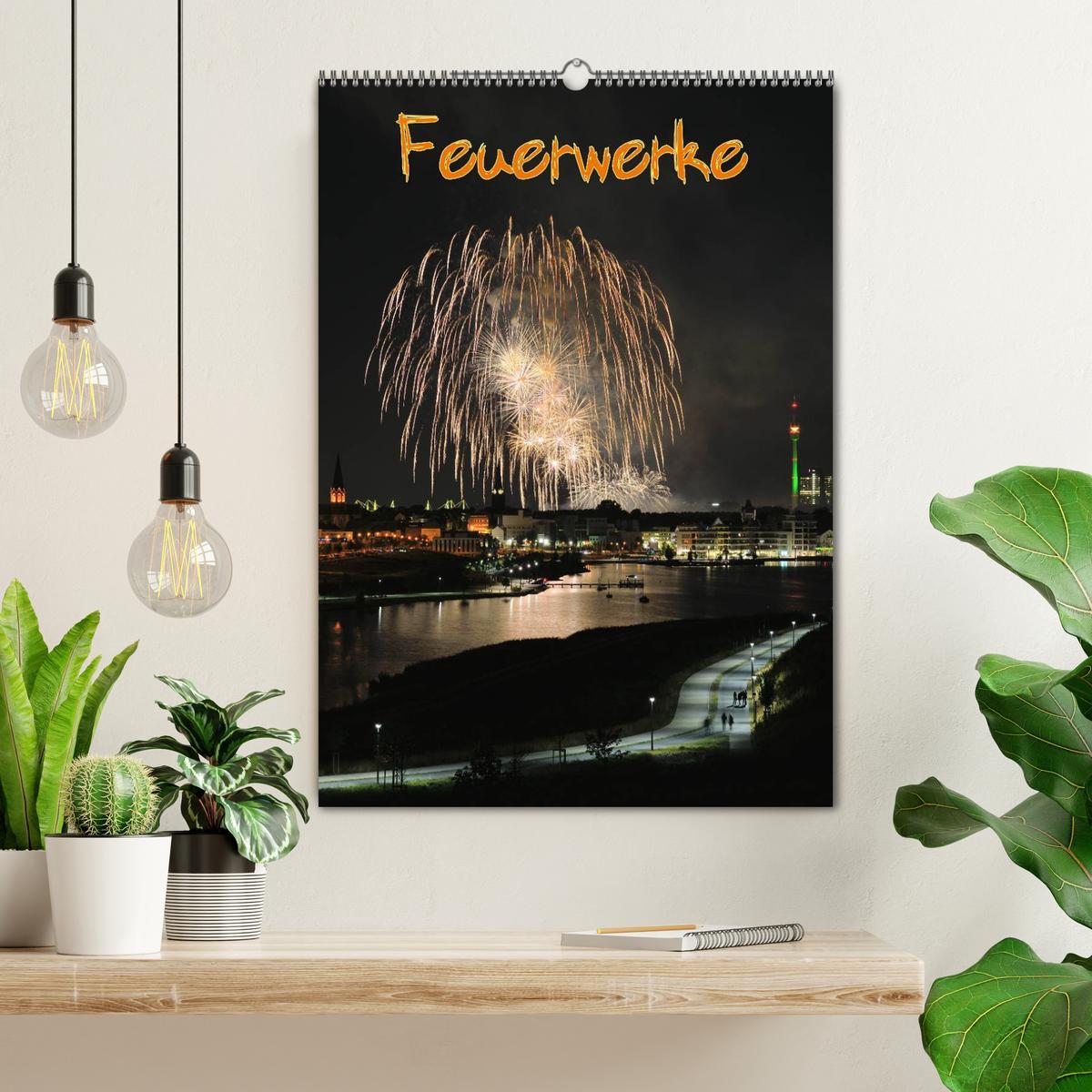 Beispielinhalt (Bild) Feuerwerke Terminplaner (Wandkalender 2026 DIN A2 hoch), CALVENDO Monatskalender