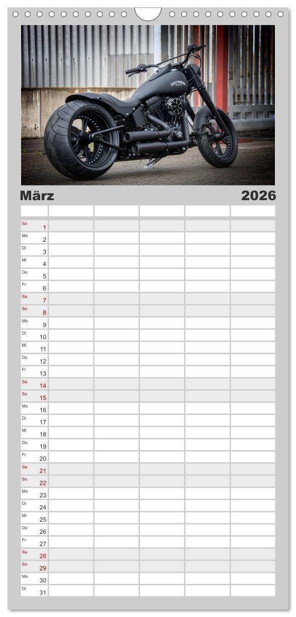 Beispielinhalt (Bild) Familienplaner 2026 - Exklusive Best of Fat Ass Custombike Edition, feinste Harleys mit fettem Hintern mit 5 Spalten (Wandkalender, 21 x 45 cm) CALVENDO