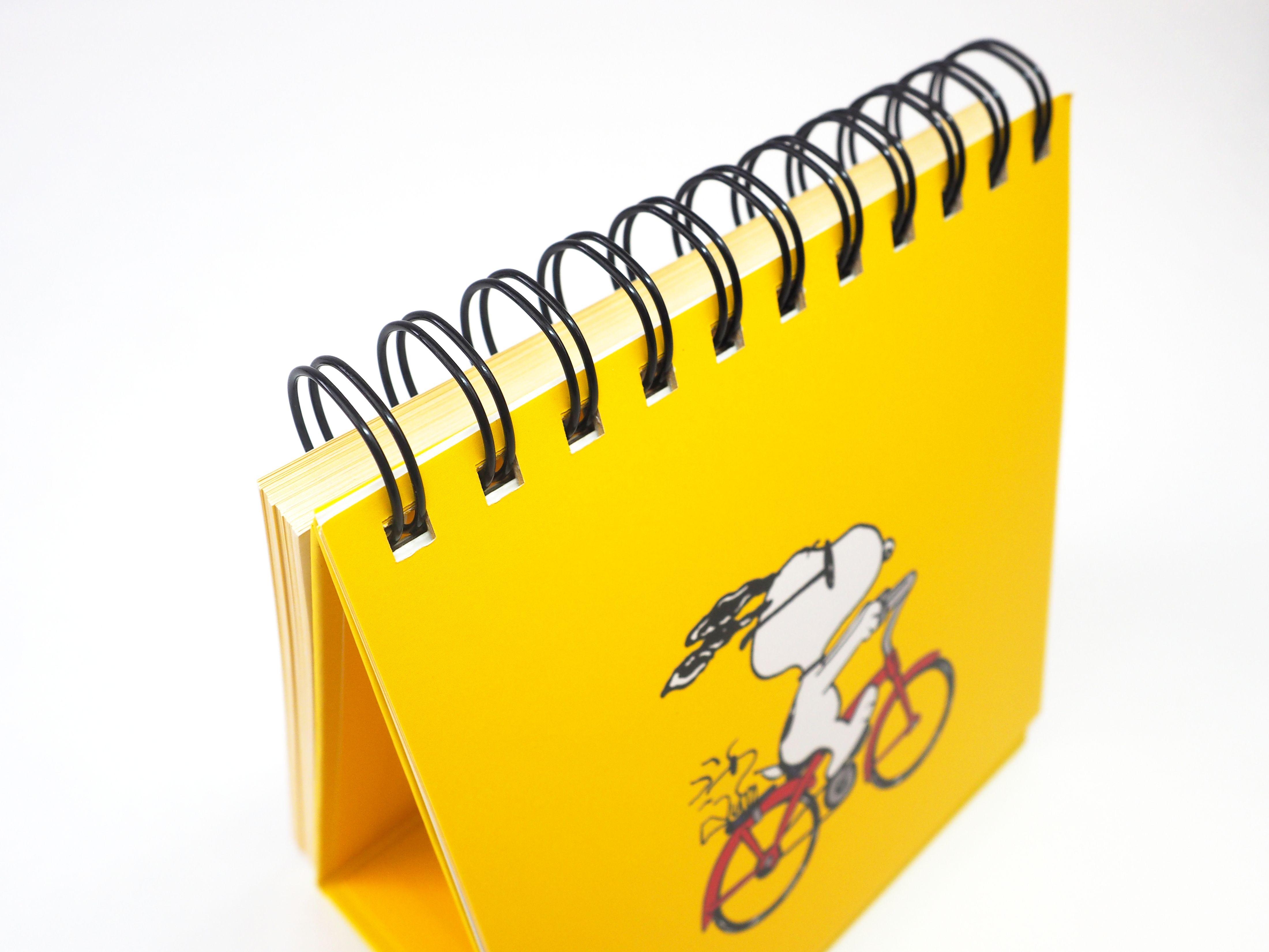 Beispielinhalt (Bild) "Immer nach oben schauen ... das ist das Geheimnis des Lebens". Mit Snoopy gelassen durch den Tag (Tischaufsteller)