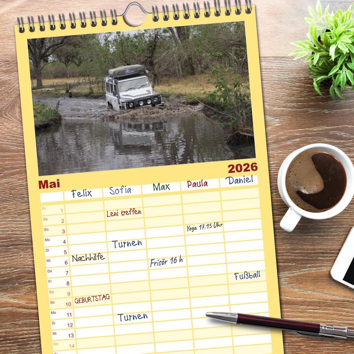 Beispielinhalt (Bild) Familienplaner 2026 - Land Rover Defender - Unterwegs in Afrika mit 5 Spalten (Wandkalender, 21 x 45 cm) CALVENDO