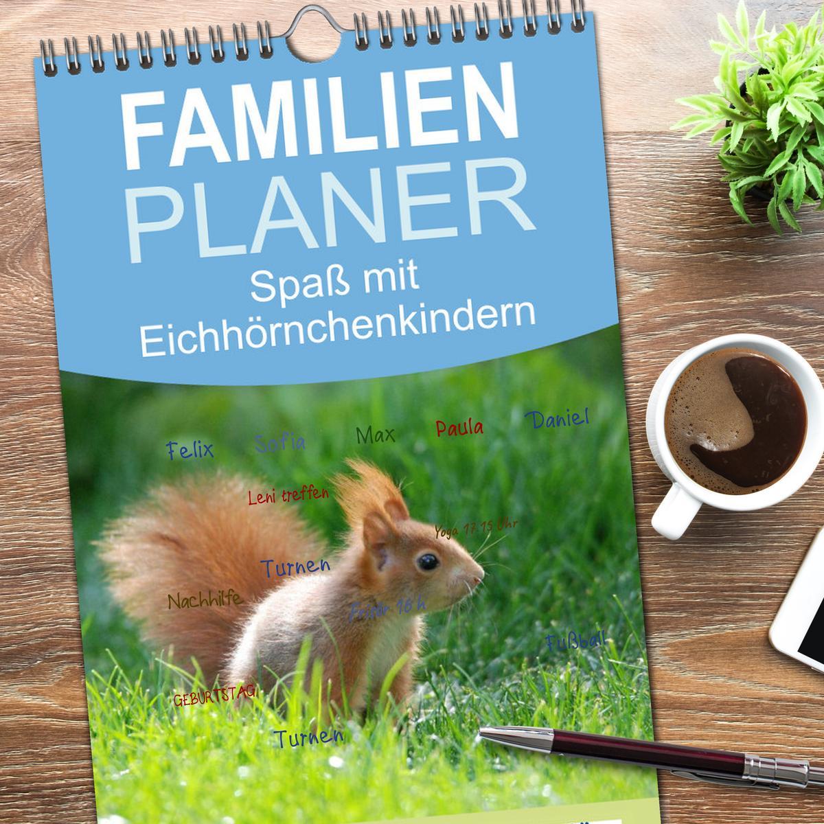 Beispielinhalt (Bild) Familienplaner 2026 - Spaß mit Eichhörnchen-Kindern mit 5 Spalten (Wandkalender, 21 x 45 cm) CALVENDO
