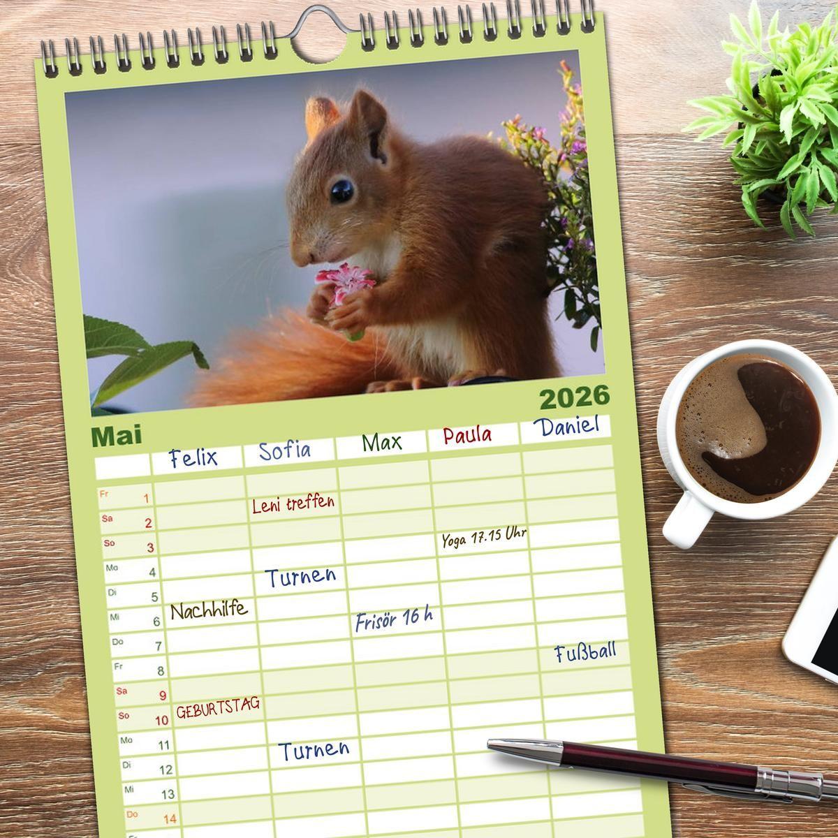Beispielinhalt (Bild) Familienplaner 2026 - Eichhörnchen Kinder mit 5 Spalten (Wandkalender, 21 x 45 cm) CALVENDO