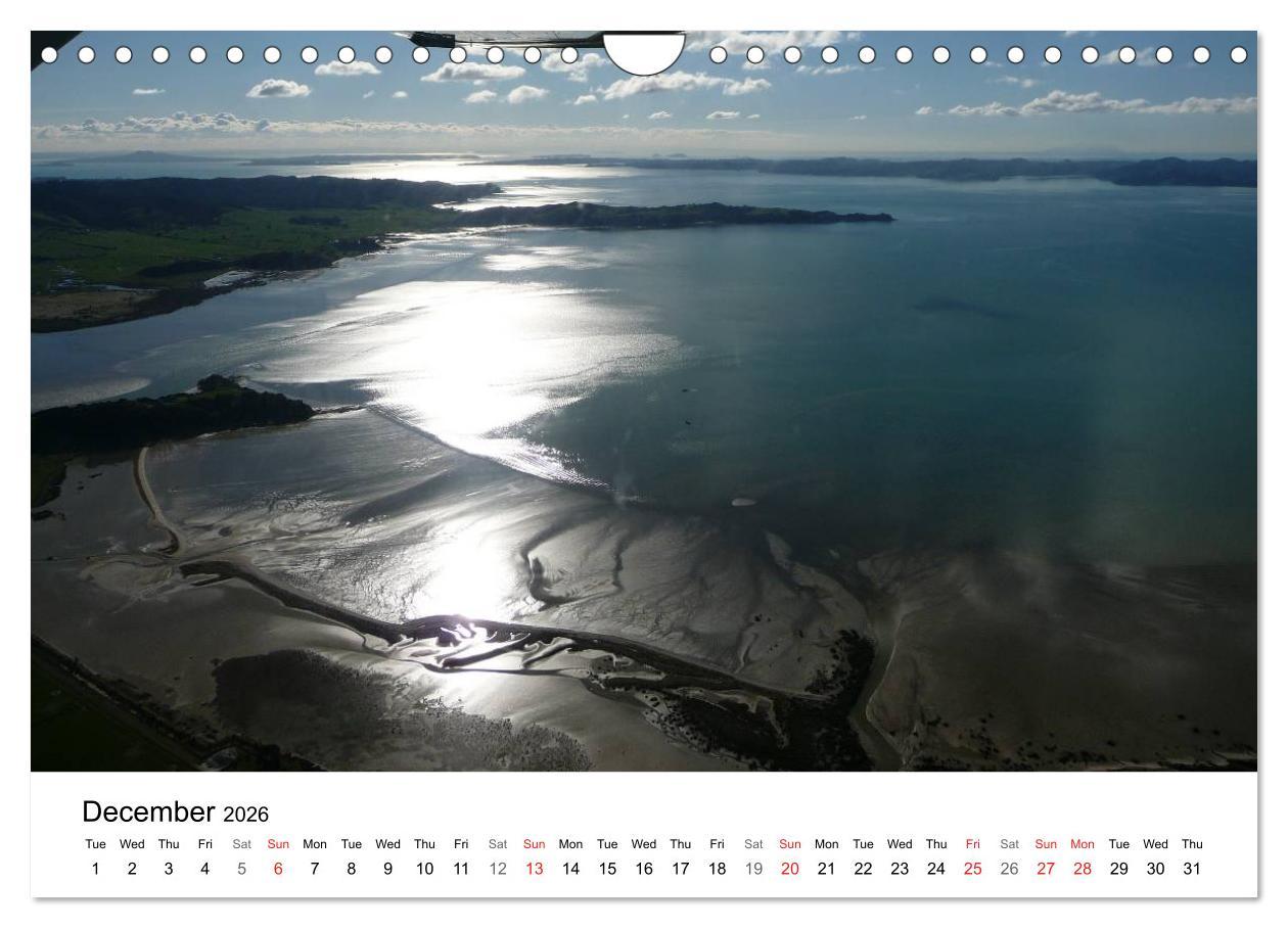 Beispielinhalt (Bild) New Zealand's Stunning Coastline (Wall Calendar 2026 DIN A4 landscape), CALVENDO 12 Month Wall Calendar