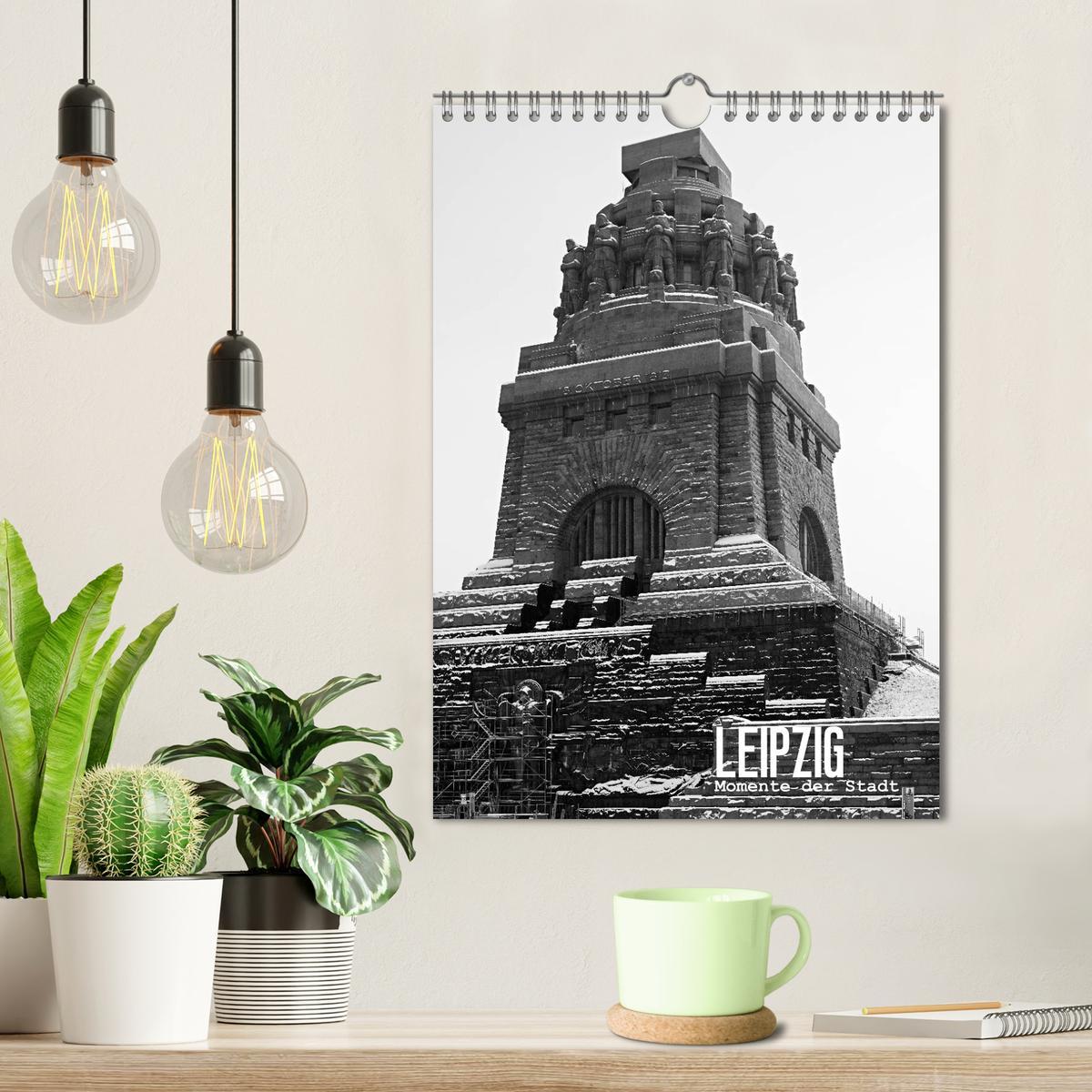 Beispielinhalt (Bild) LEIPZIG - Momente der Stadt (Wandkalender 2026 DIN A4 hoch), CALVENDO Monatskalender