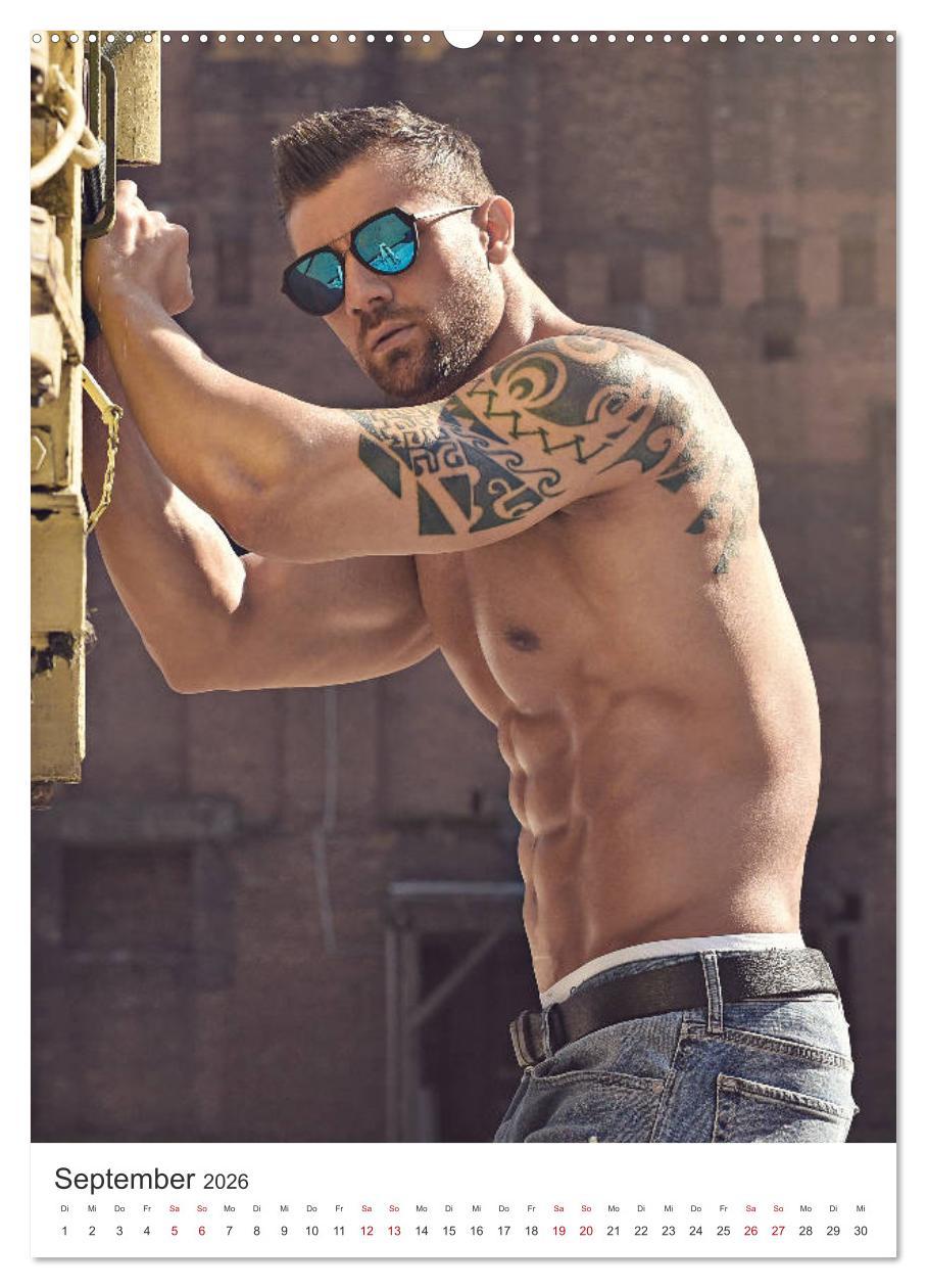 Beispielinhalt (Bild) Men's Physique (hochwertiger Premium Wandkalender 2026 DIN A2 hoch), Kunstdruck in Hochglanz